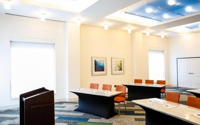 Holiday Inn Express & Suites Louisville Downtown by IHG
