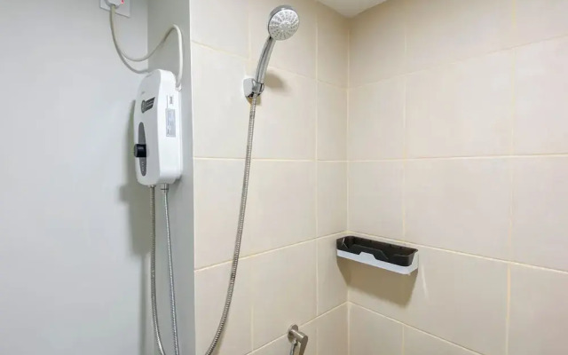 Comfy Studio Room At Meikarta Apartment