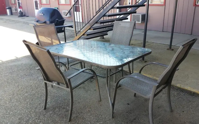 Lamplighter Viking Motel