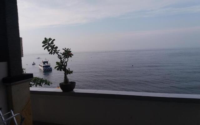 Warung Jemeluk & Home Stay