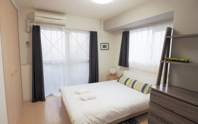 Yeah Room Zeus The Garden