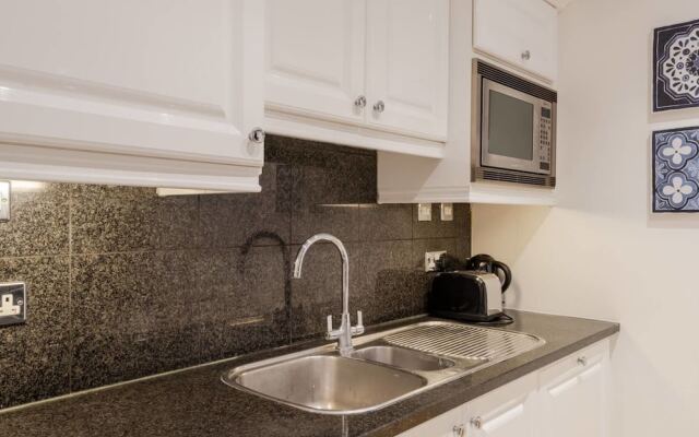 Central 2BR Home in Heart of Kensington, 4 Guests