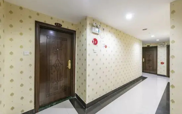 Jinqiao Business Hotel