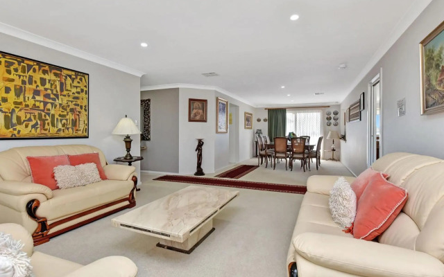 Noble Willow Estate Lovedale. Super Spacious, with views and pool