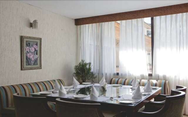 The River Crescent Resort