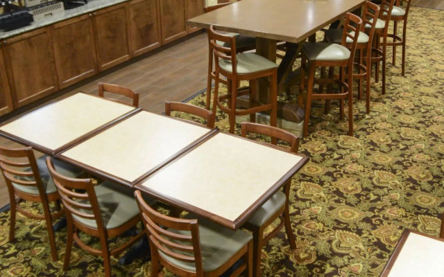 Country Inn & Suites by Radisson, Dundee, MI
