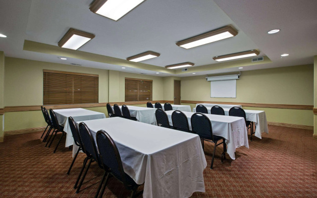 AmericInn by Wyndham Newton