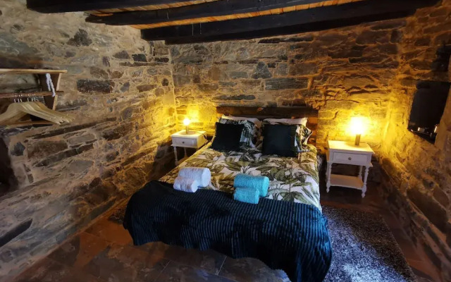 400 Year old 3-bedroom Farmhouse Central Portugal