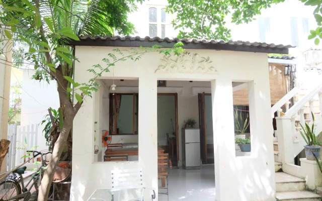 Moon house tropical garden - Valentine