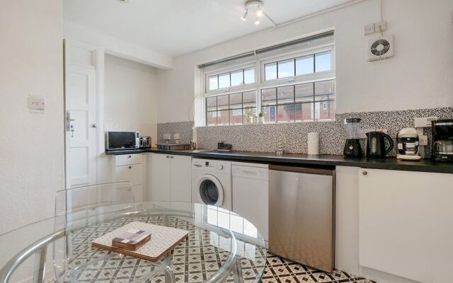 The Xavier Flat by Kasar Stays