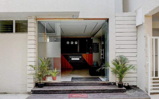 Classic With Balconyroyal Avenue