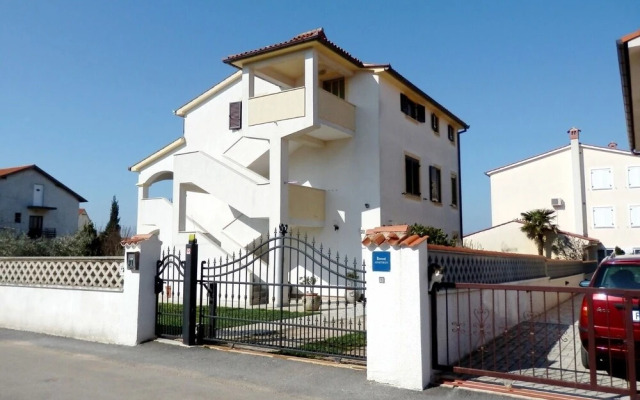 Med - With Terrace - A1