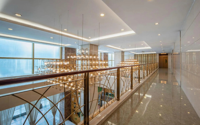 New Land Hotel