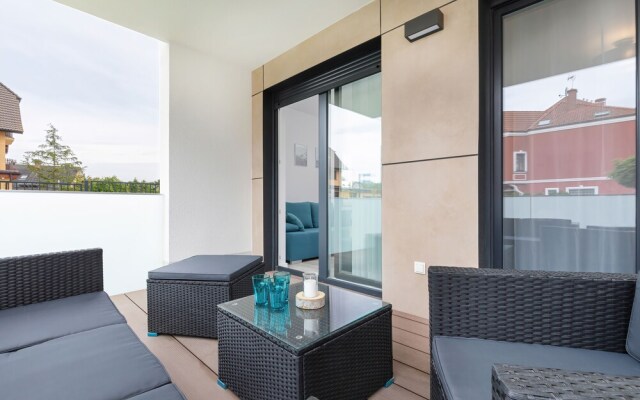 Sunny Rewal Apartments by Renters