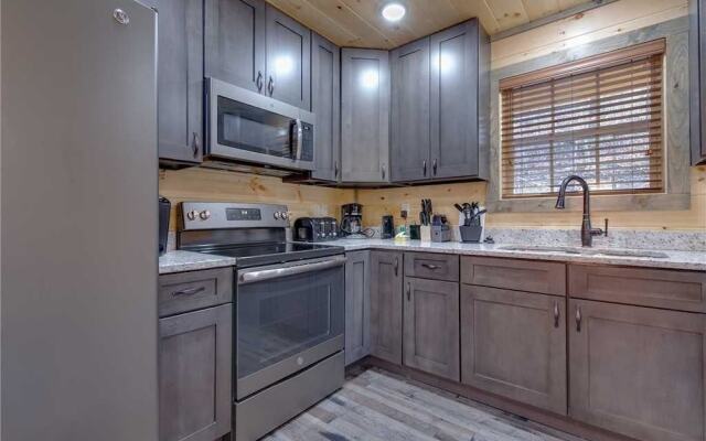 Mirror Pond - Four Bedroom Cabin