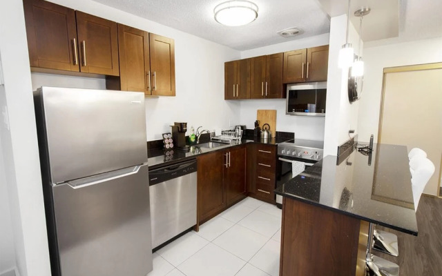 Luxurious One-bedroom With in Suite Laundry and Parking