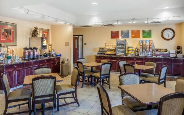 Comfort Inn & Suites Airport