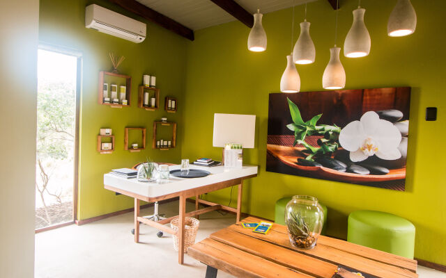 Rhino Ridge Safari Lodge