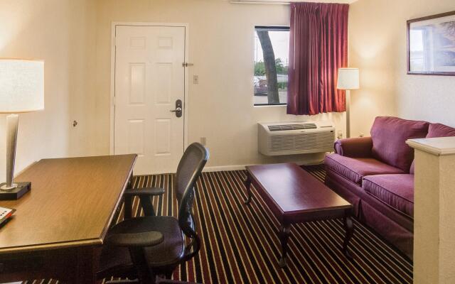 Rodeway Inn & Suites Highway 290 Northwest