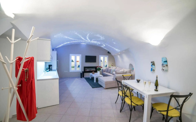 Santorini Suite Home
