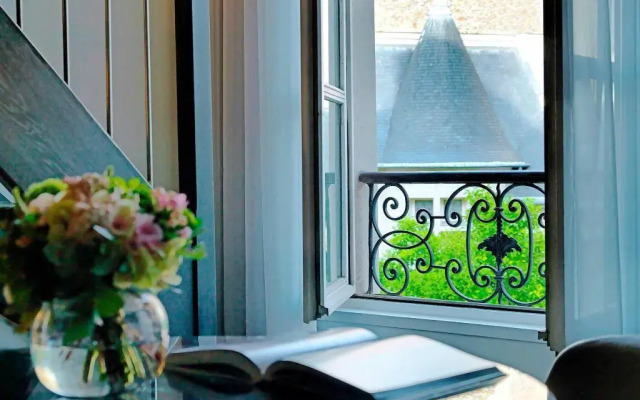 Renaissance Paris Nobel Tour Eiffel Hotel