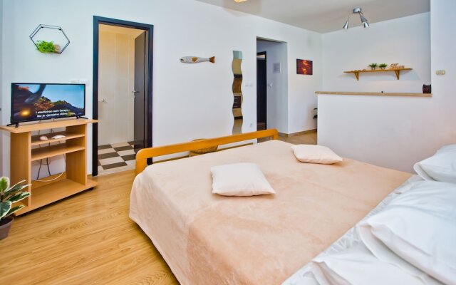 Apartments Nina Hvar town