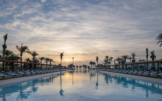 Serry Beach Resort