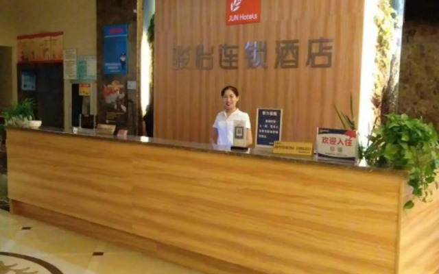 Junyi Chain Hotel (Haiyan Qiyuan Chengbei East Road)