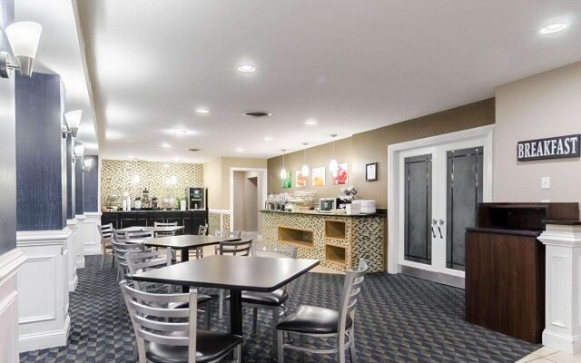 Rodeway Inn & Suites Williamsburg Central