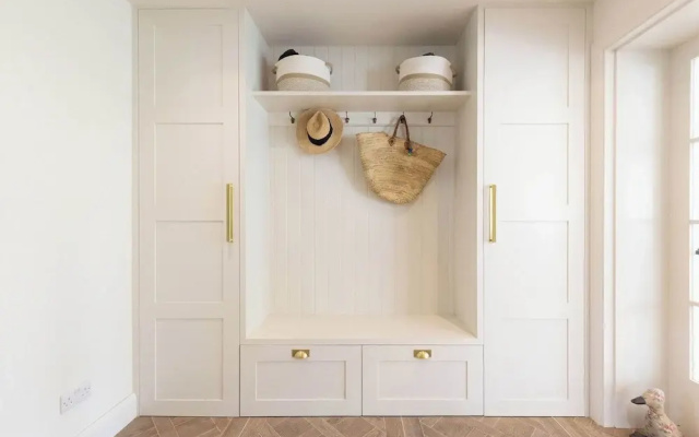 Newly Renovated Beachside Retreat for 10