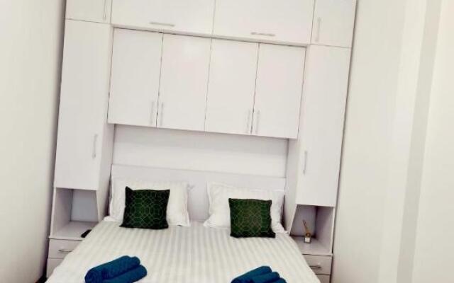 Christopher Apartment