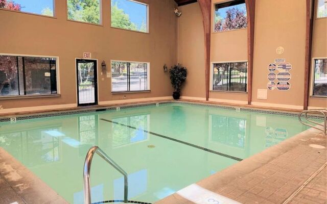 Lakefront Viking Oasis