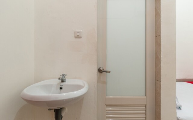 RedDoorz near UISU teladan Medan