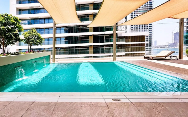Contemporary 1BR w Dubai Marina Glimpse