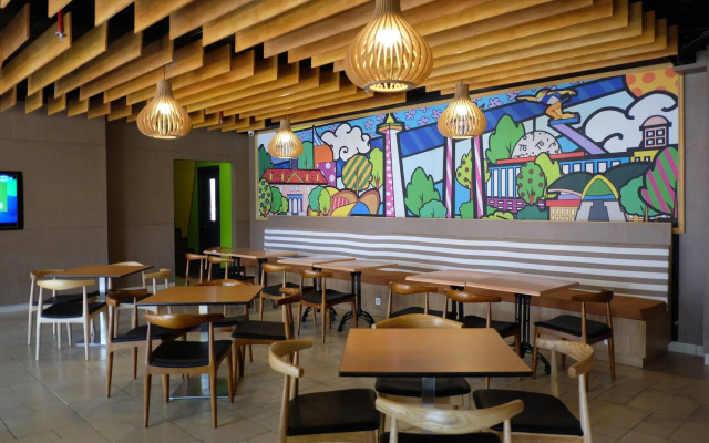 MaxOne Hotels at Pemuda