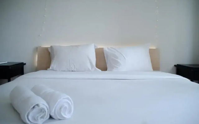 Fancy and Nice 1BR Apartment at Silkwood Residence