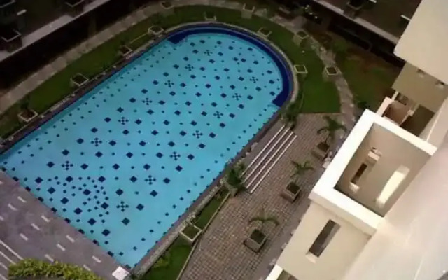 Apartment Gateway Cicadas by GPro