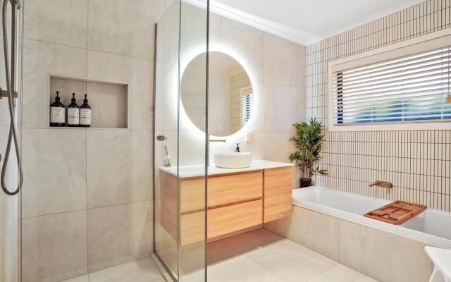 16 Rutherford Crescent