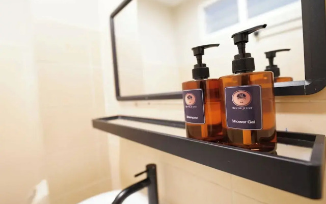 RQ Bangkok Huai Khwang by Collection O