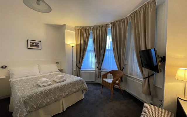 Gateway Hotel