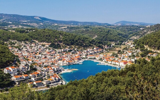 Amazing Apartment in Pucisca With 1 Bedrooms and Wifi