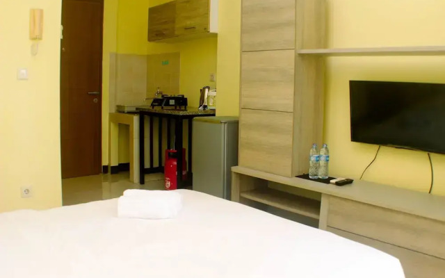 Warm And Homey Studio Room At Maple Park Sunter Apartment