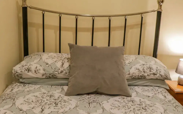 Apartment 6