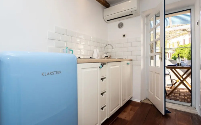 Adorable Holiday Home Located Near the Beach