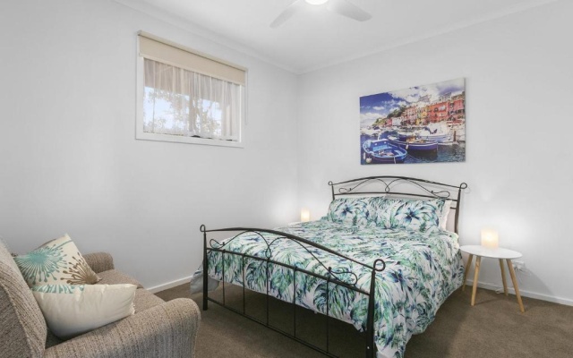 Oscar's - Inlet Side Short Walk TO Beach OR Town – Guest Rooms – Inverloch