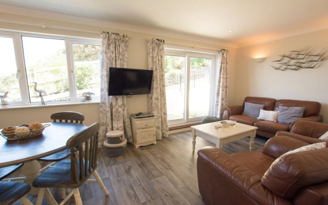 Clifton Court Apt 19 With Heated Pool