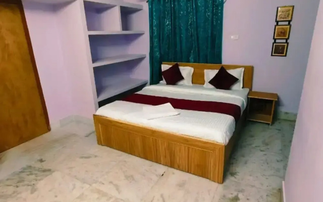 Goroomgo Rail View Guest House Puri