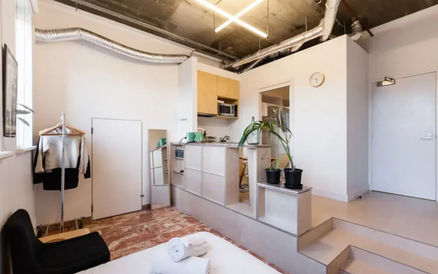 LUCINDA, Carlton Studio Apartment