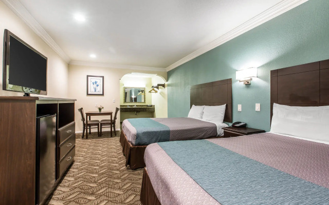 Rodeway Inn & Suites LAX