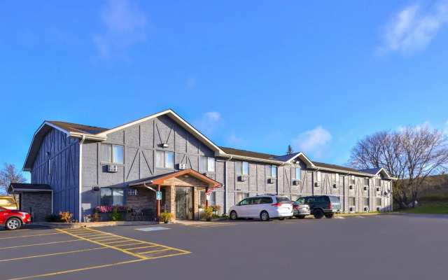 Americas Best Value Inn & Suites Detroit Lakes